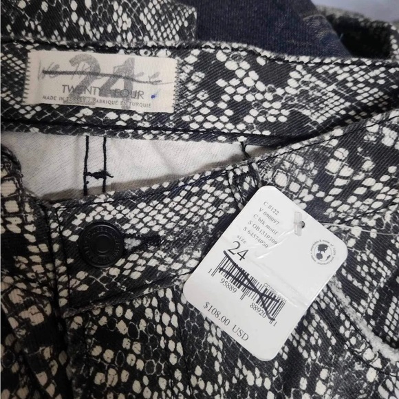 Free People We The Free Jeans Maggie Printed Jeans Size 24. B19 - Picture 6 of 6